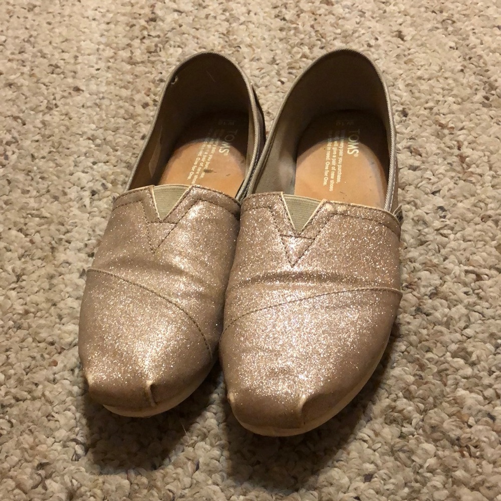 Gold glitter toms